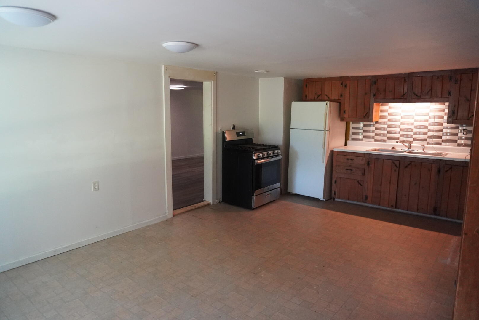 1047 Valley Road Property Photo 9