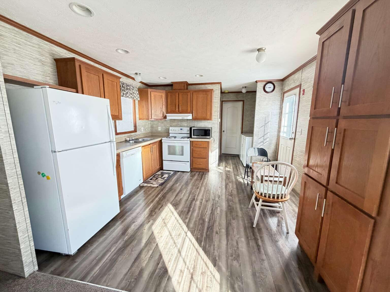 195 Wickham Way Property Photo 2