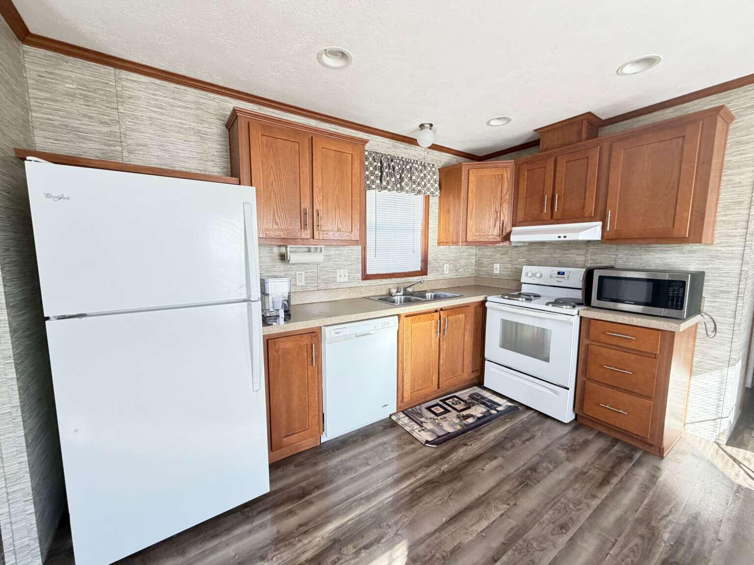 195 Wickham Way Property Photo 3