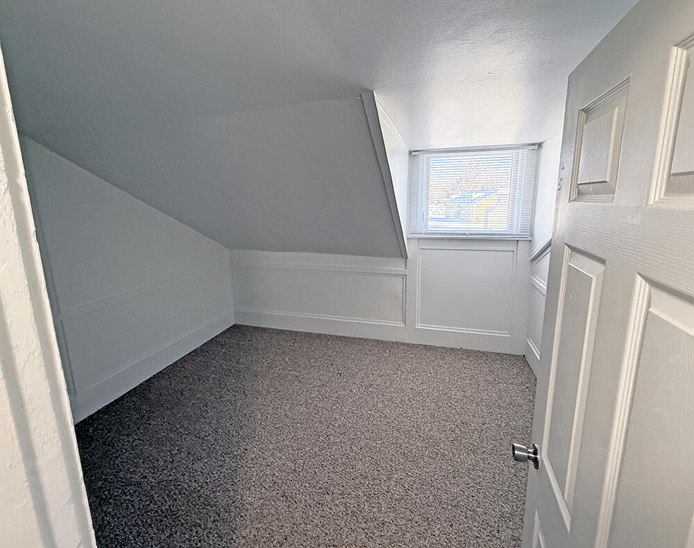 90 Broadturn Road 1 Property Photo 10