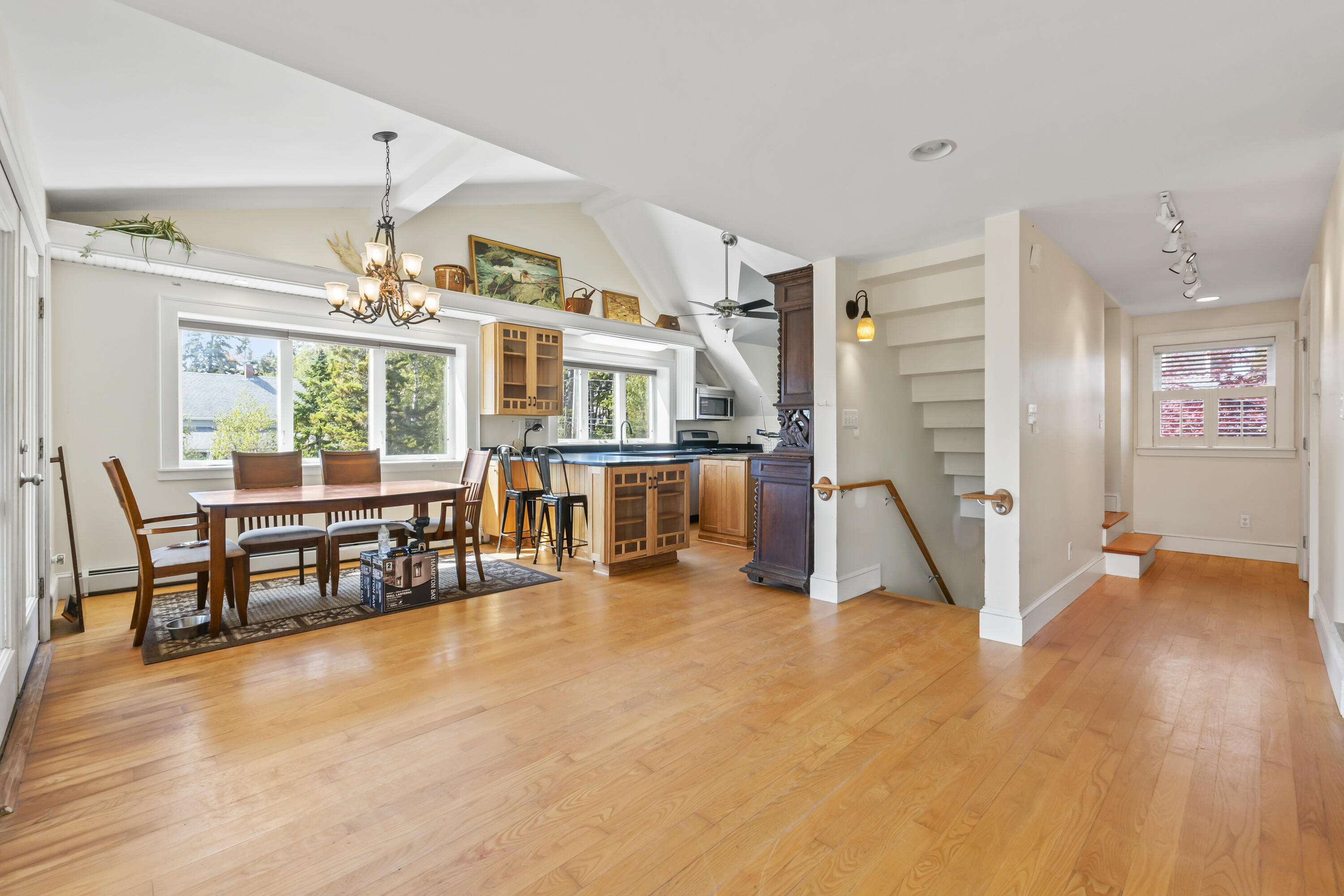 19 Hugh Av Hugh Avenue Property Photo 6