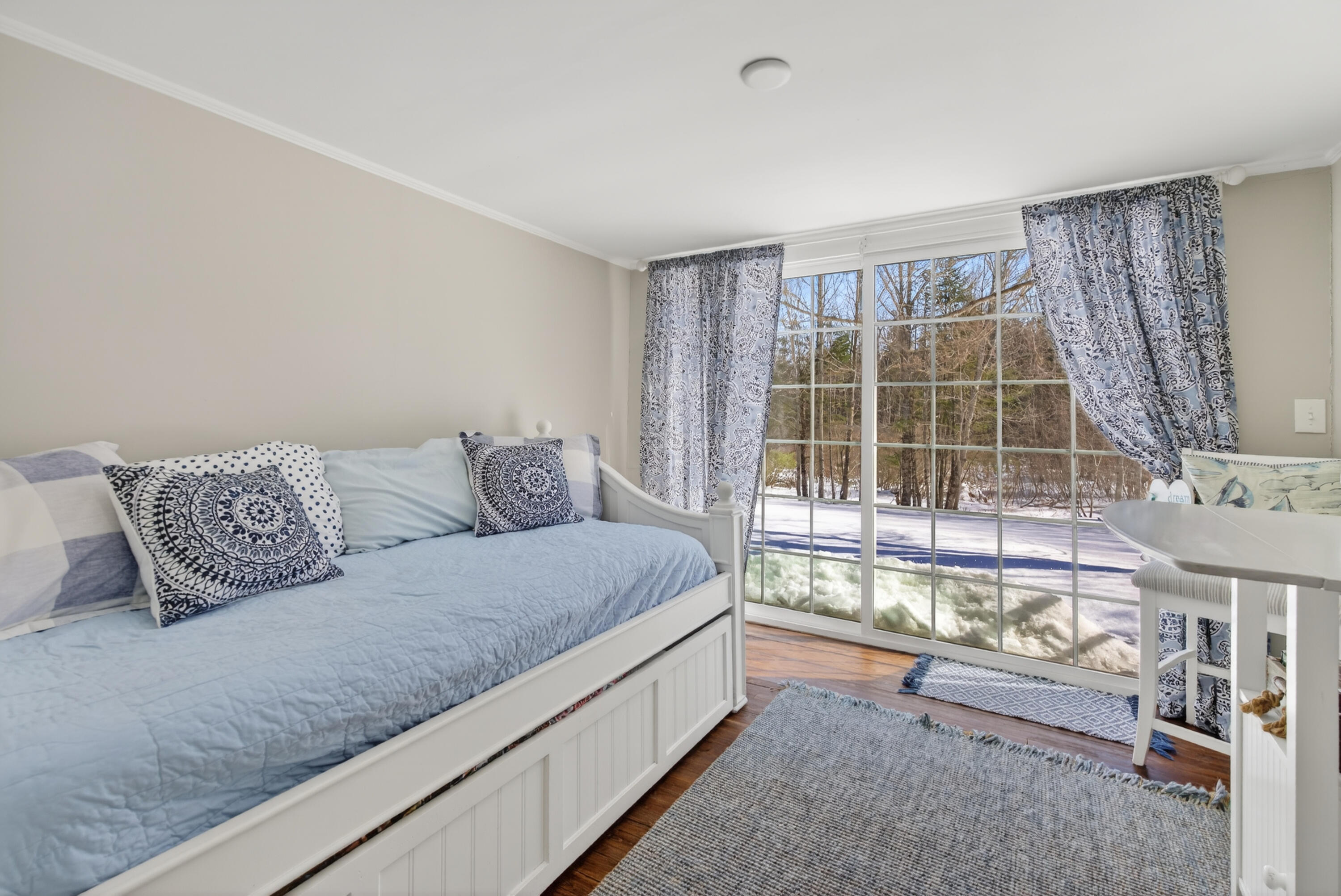 235 Swan Lake Avenue Property Photo 25