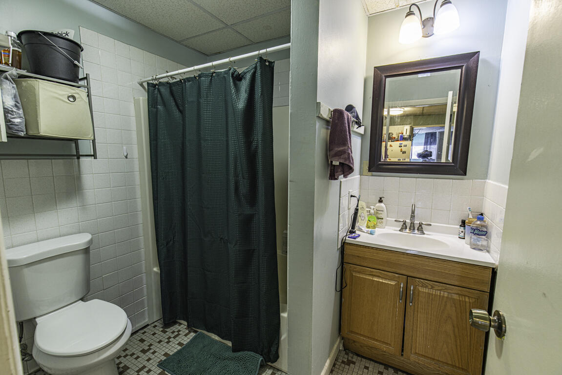 123-127 Franklin Street Property Photo 14