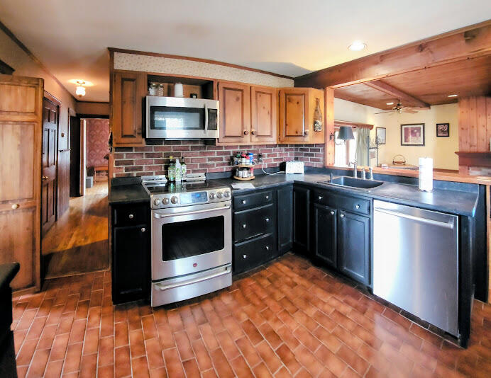 12 Schoolhouse Lane Property Photo 10