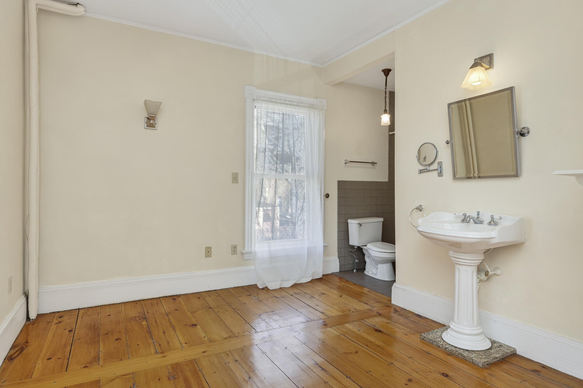 259 Spring Street Property Photo 48
