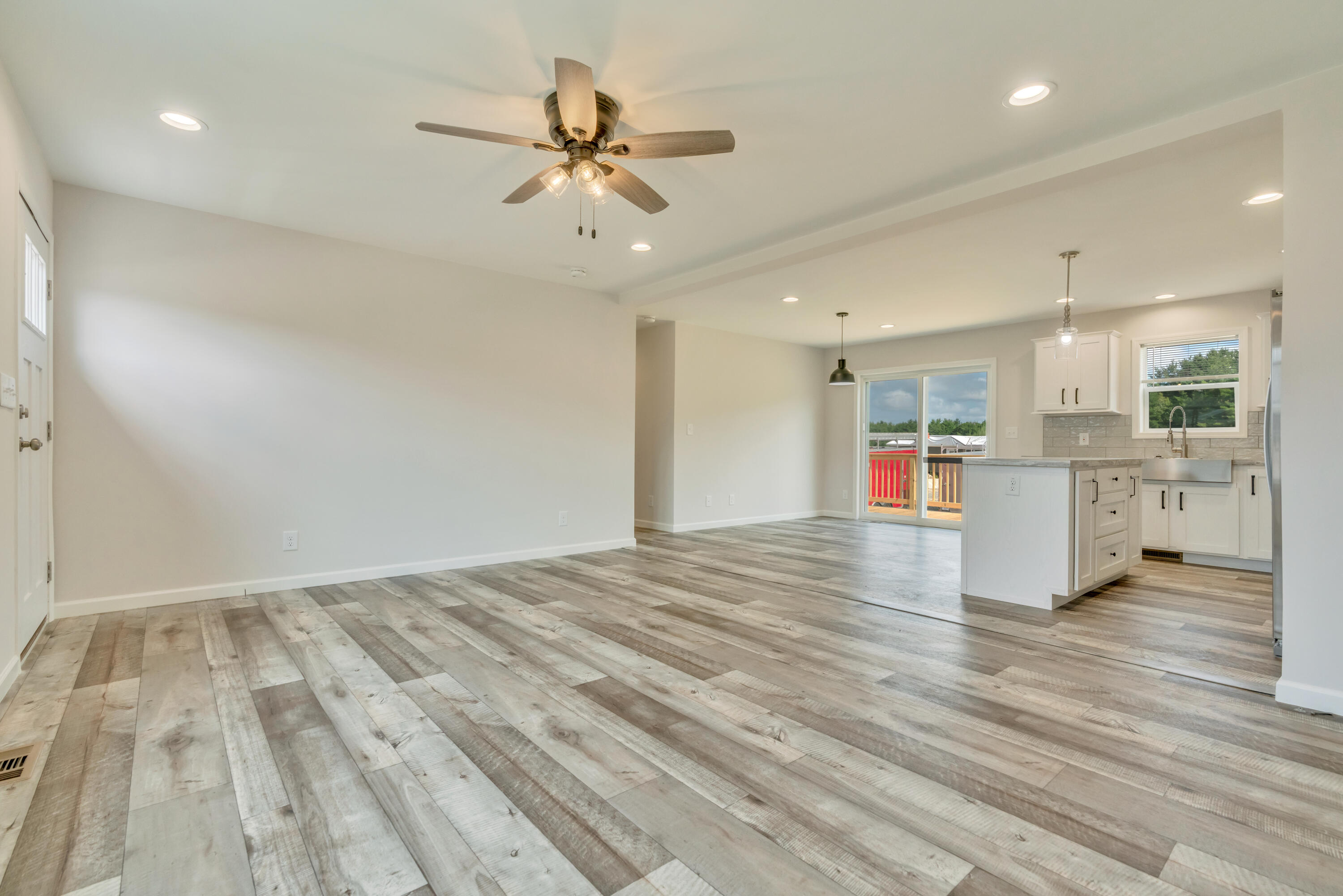 8 Colony Way Property Photo 4