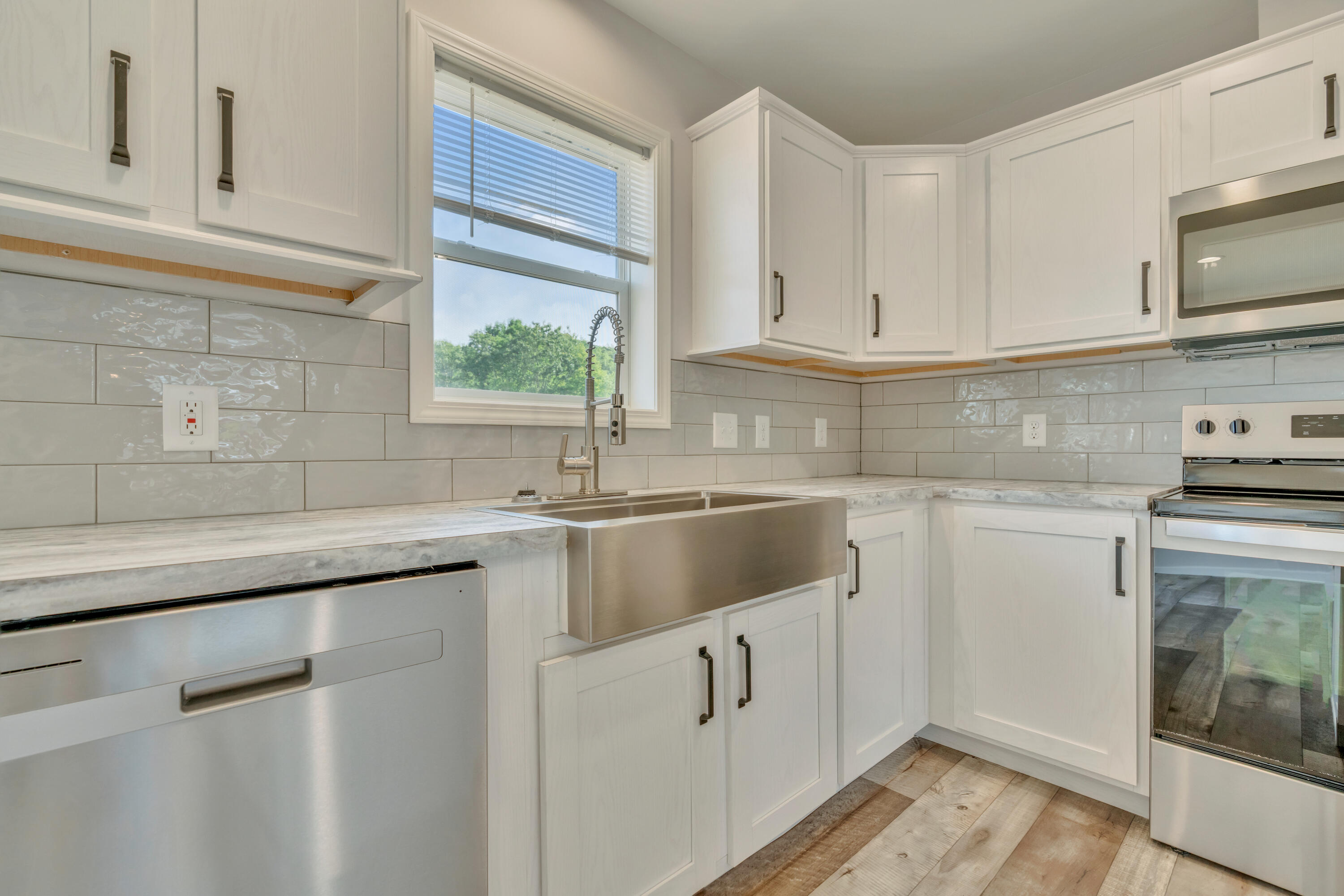8 Colony Way Property Photo 5