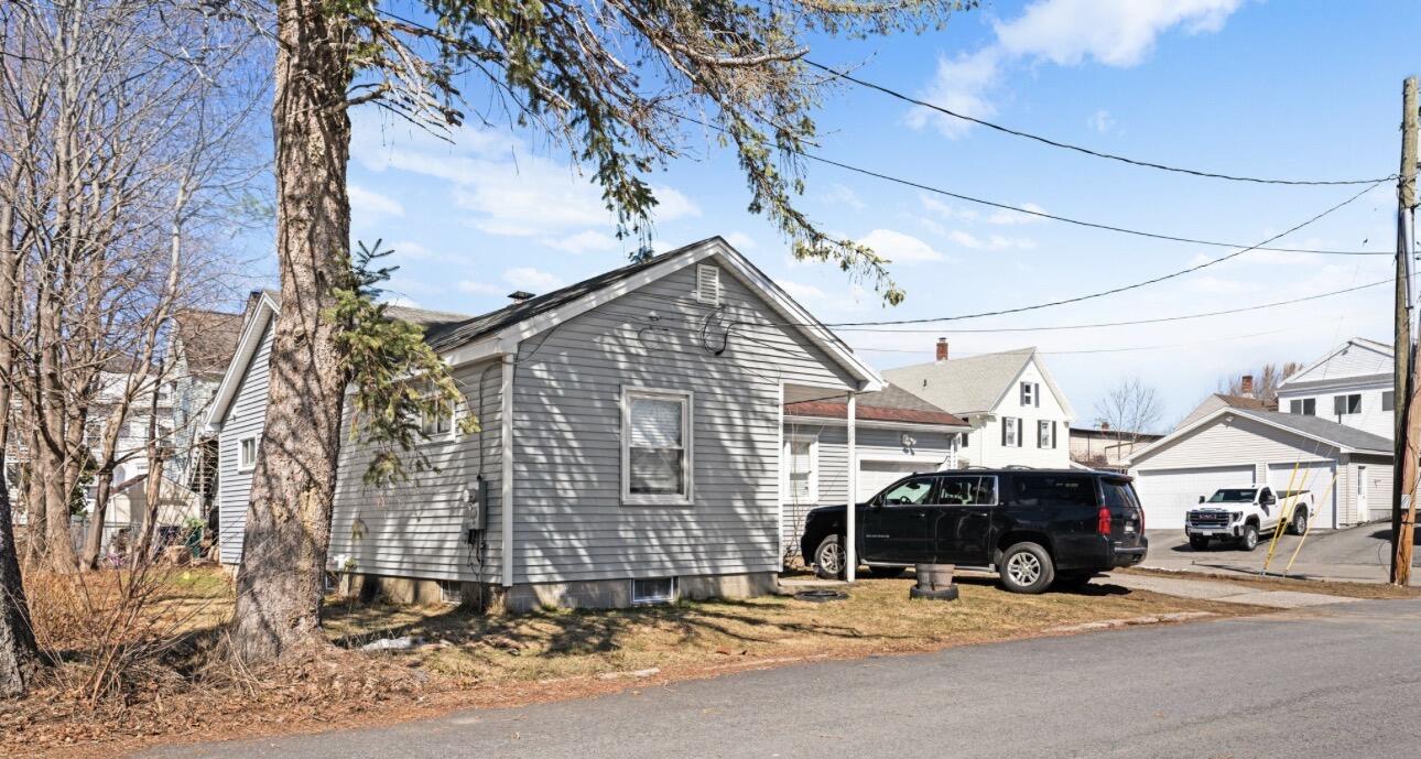 2 Banks Lane Property Photo 18