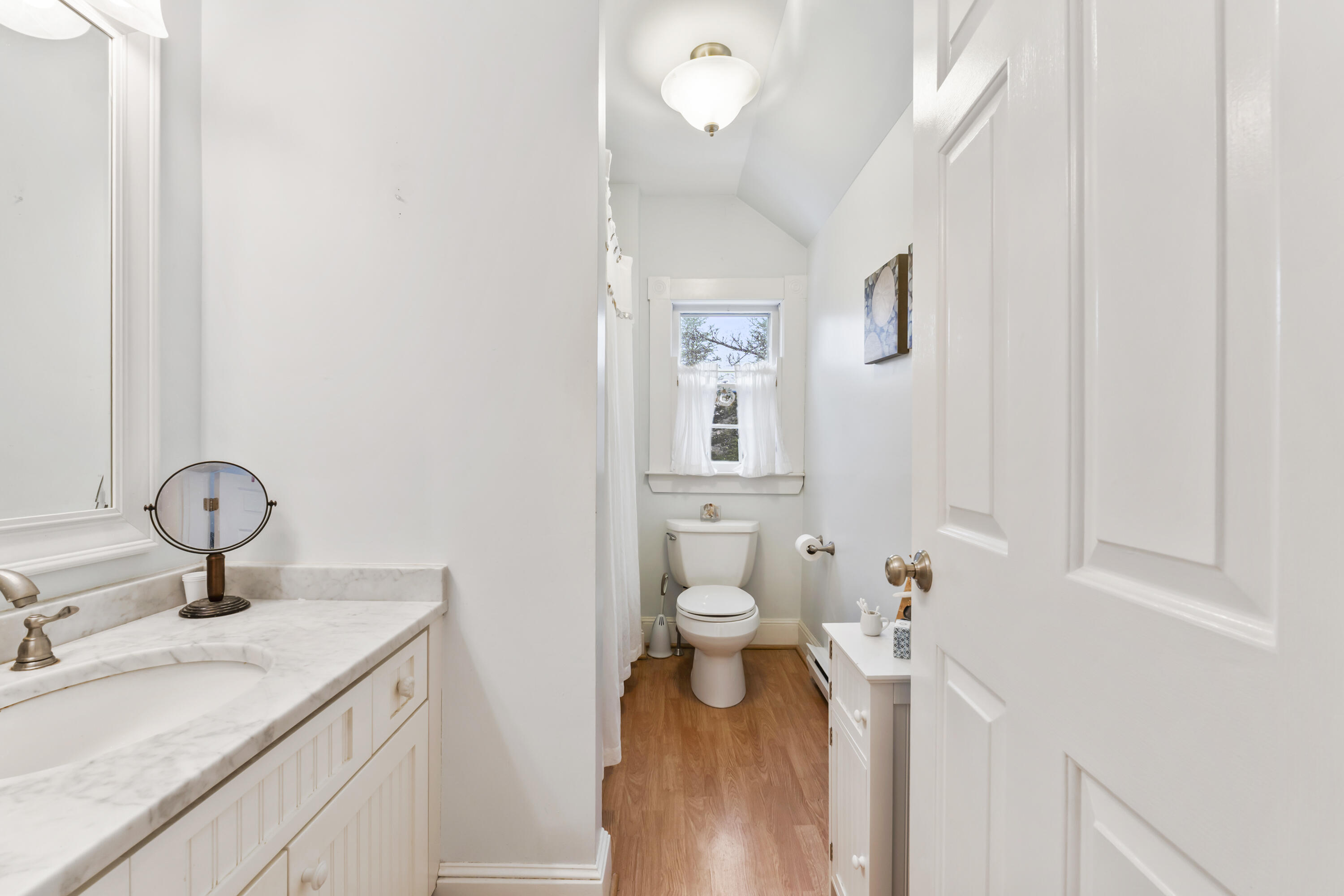 589 York Street 6 Property Photo 13