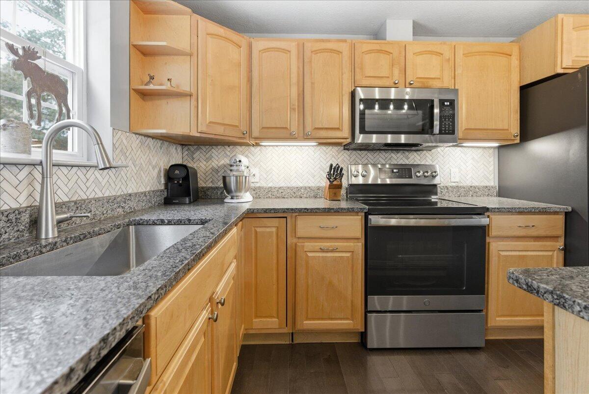 135 Vernon Street 8b Property Photo 6