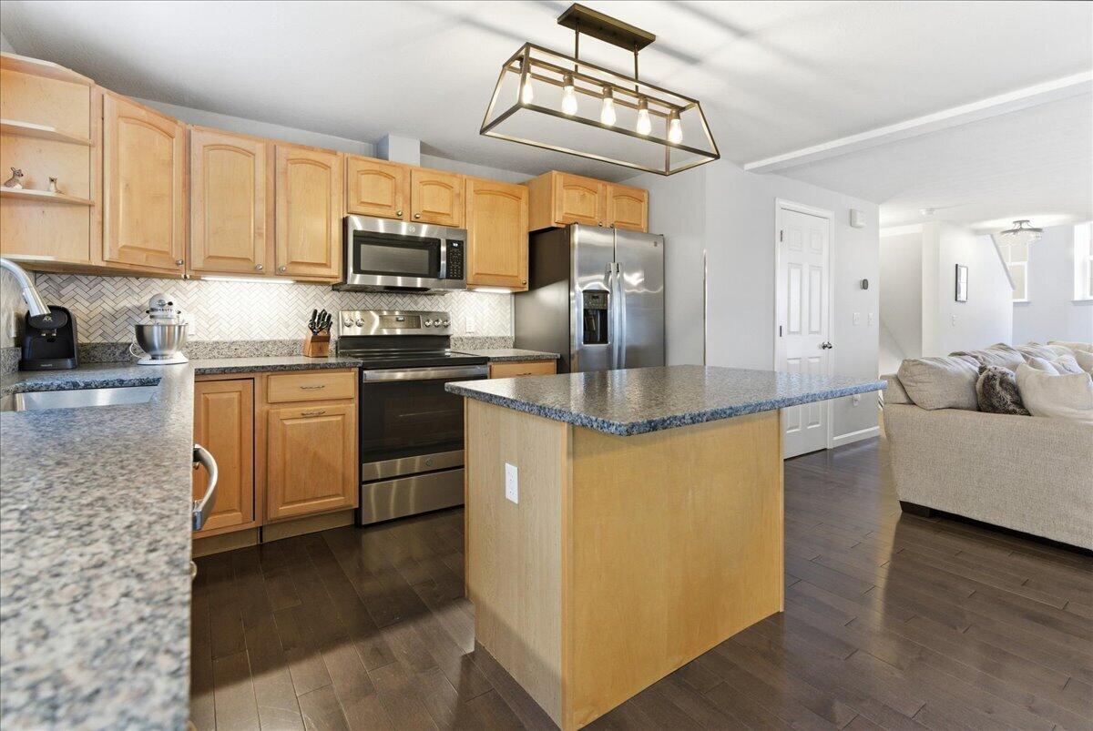 135 Vernon Street 8b Property Photo 12