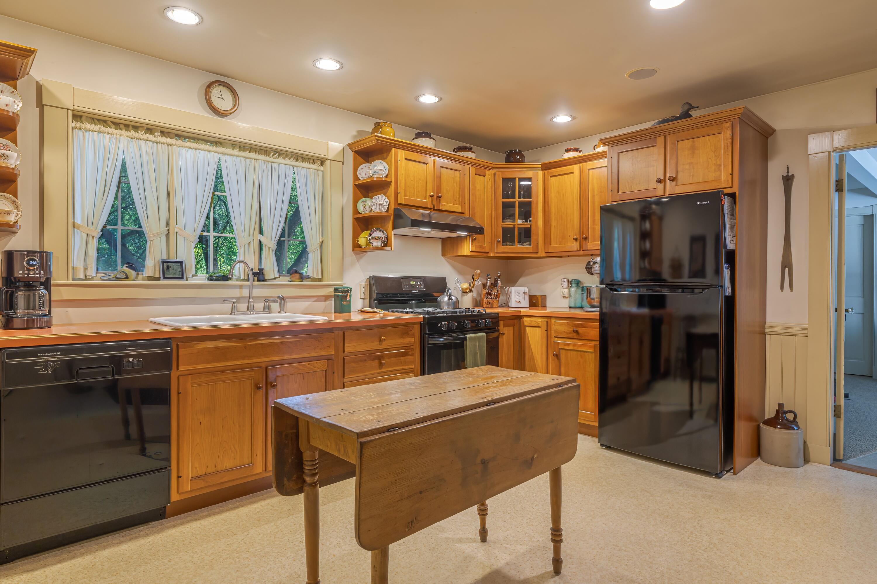 200 Surry Road Property Photo 15