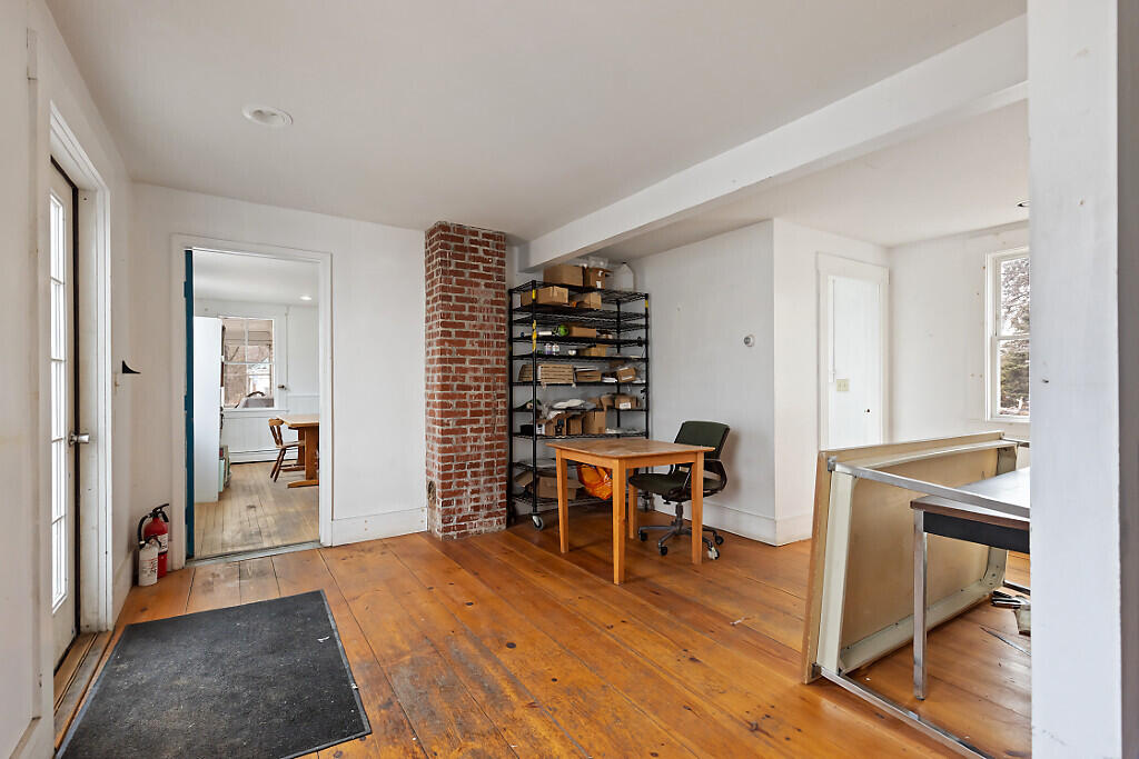 903 Western Avenue Property Photo 6