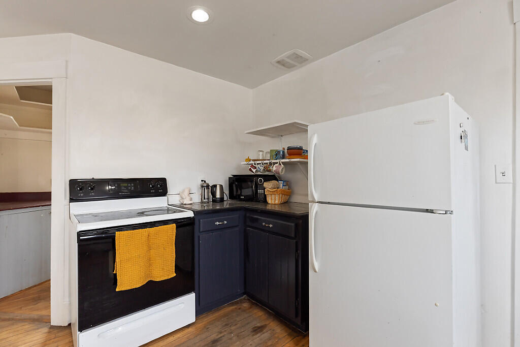 903 Western Avenue Property Photo 9