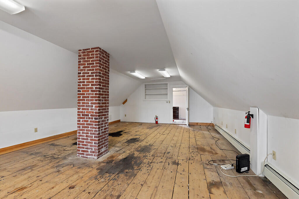 903 Western Avenue Property Photo 30