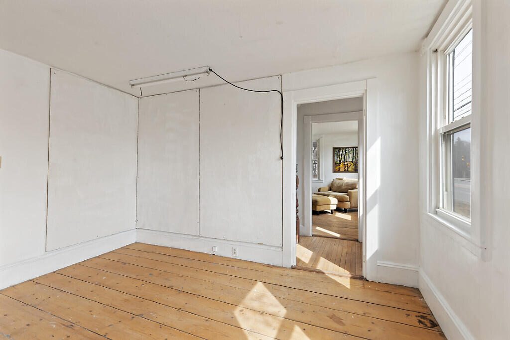 903 Western Avenue Property Photo 13