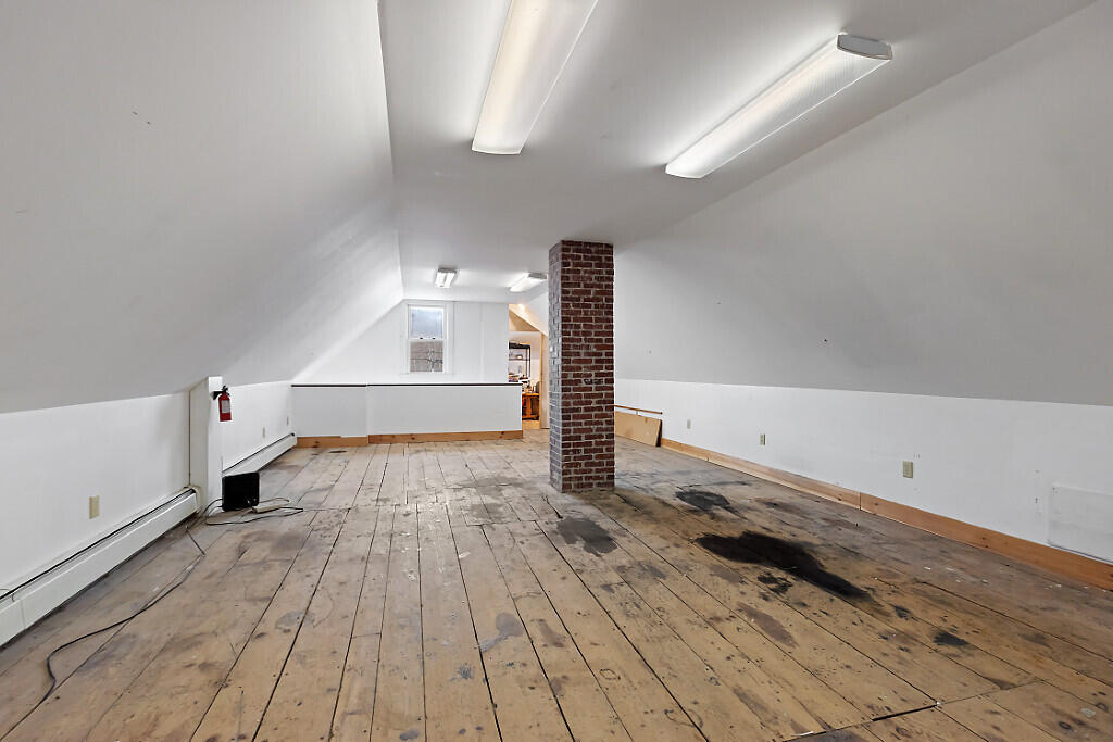 903 Western Avenue Property Photo 34