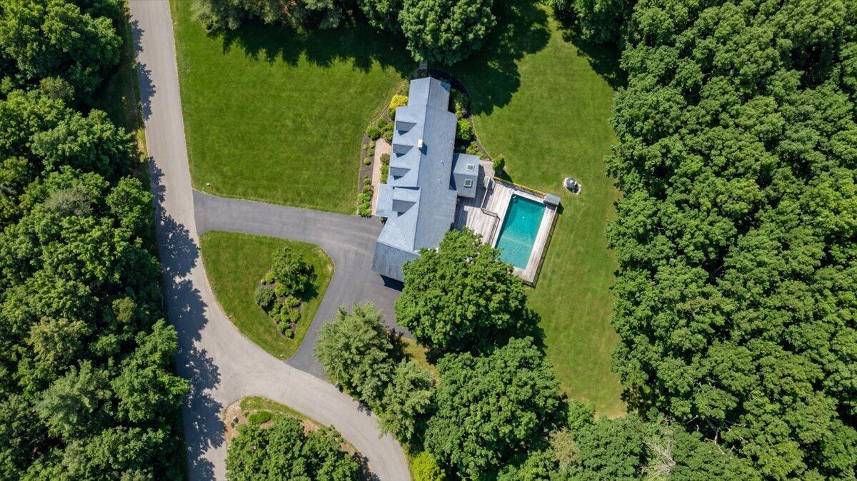 6 Stone Ridge Drive Property Photo 2