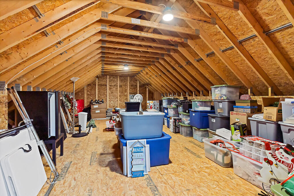 25 Curtis Lane Property Photo 10