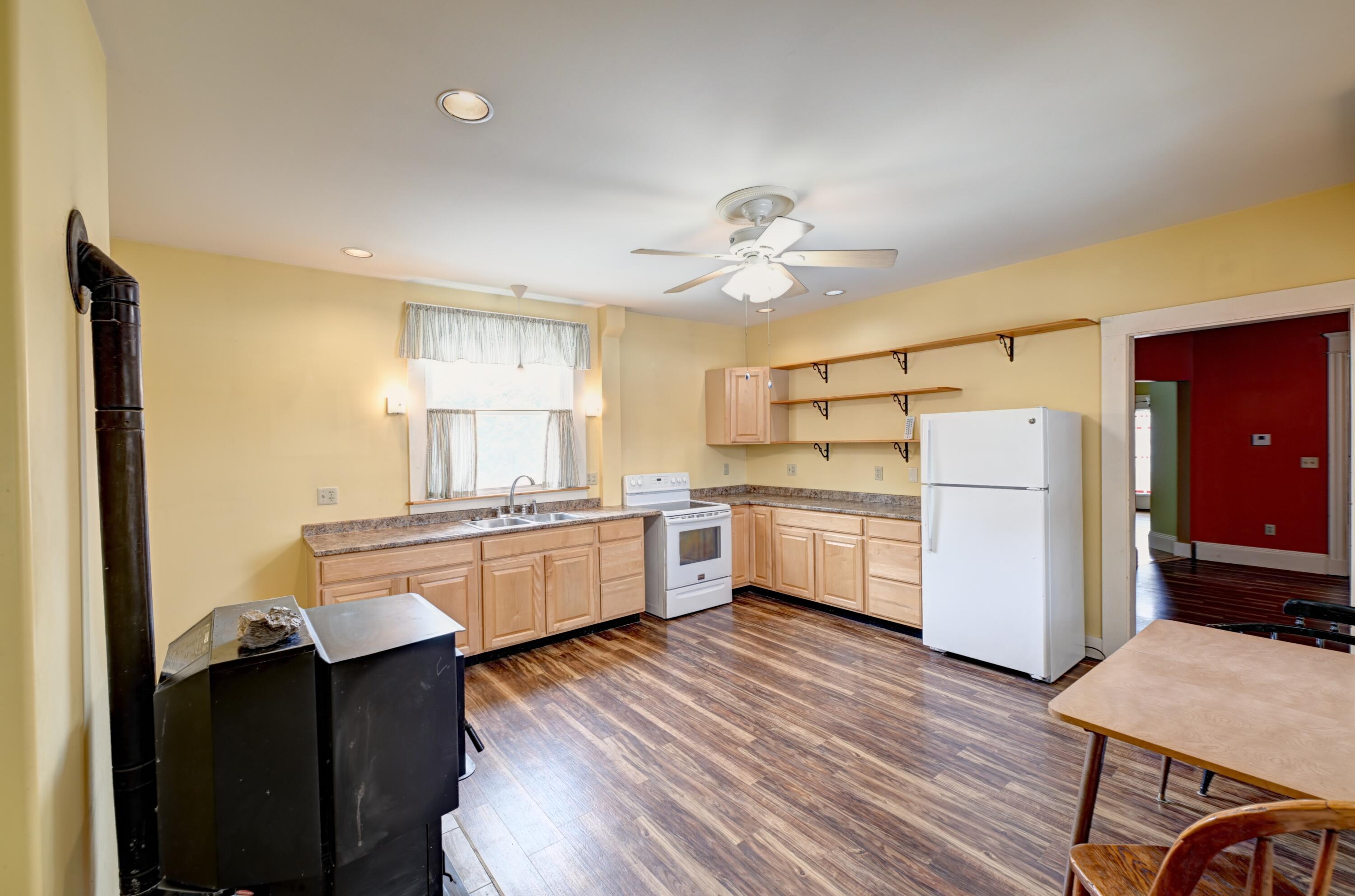 34 Pleasant Street Property Photo 3