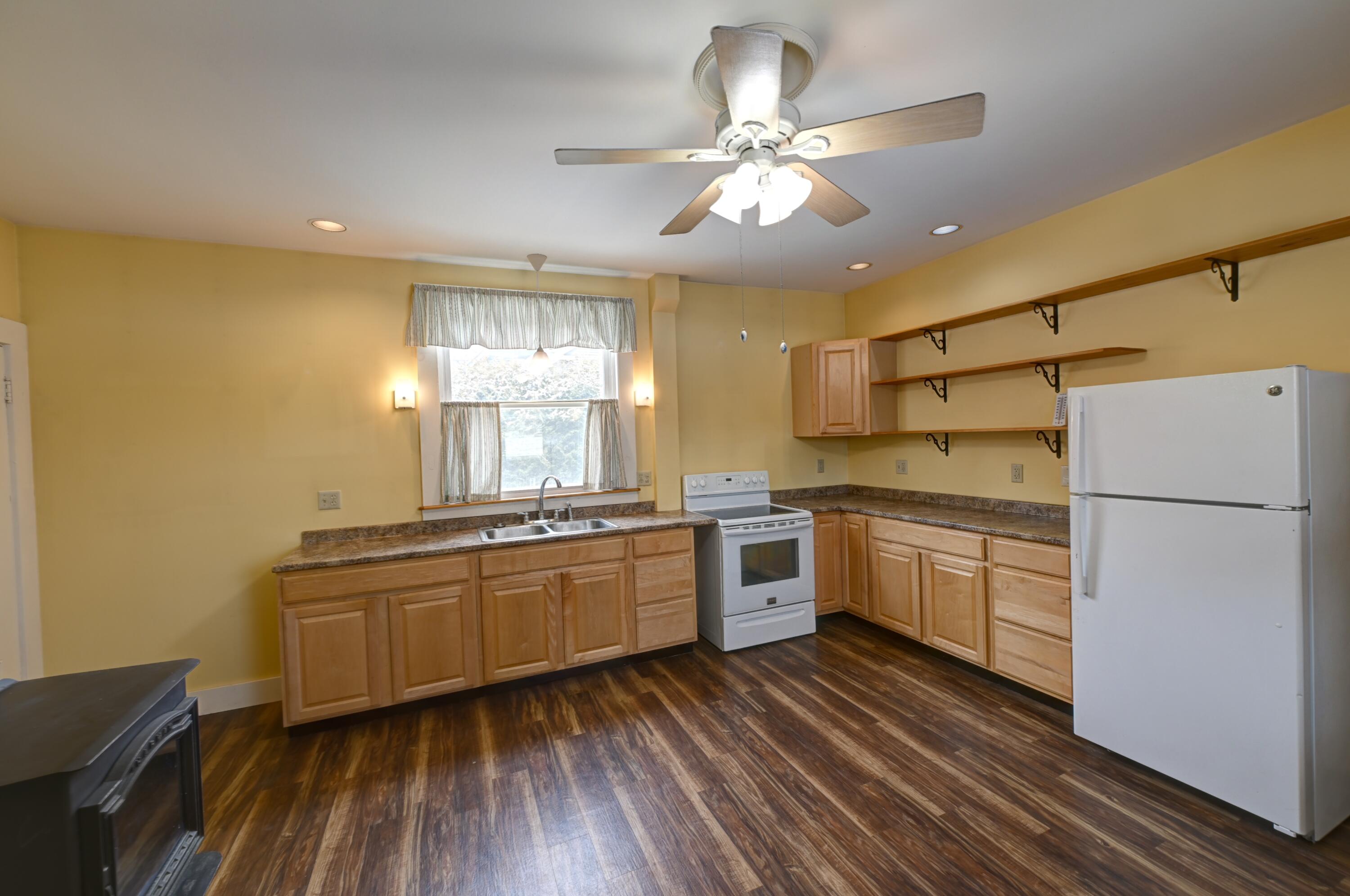 34 Pleasant Street Property Photo 5