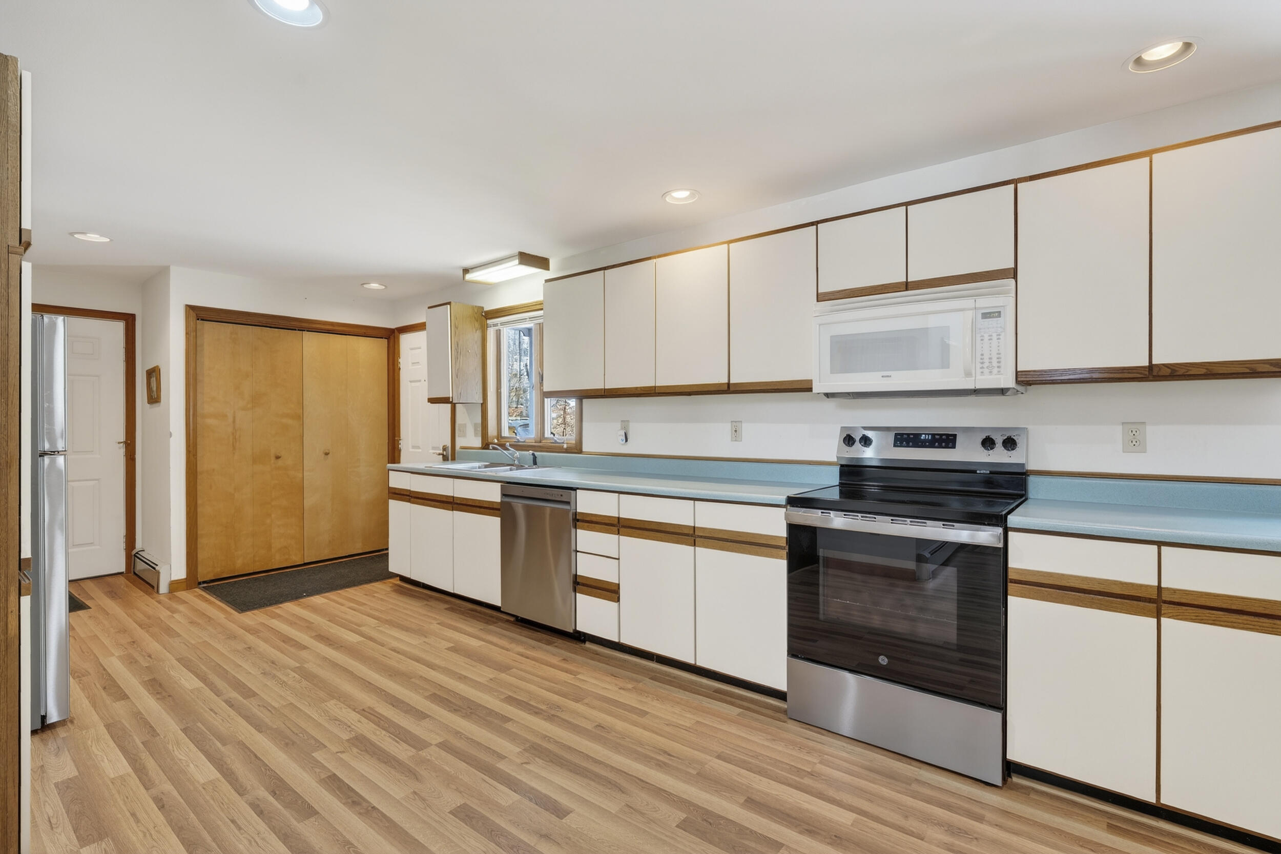 45 E Shore Drive Property Photo 18
