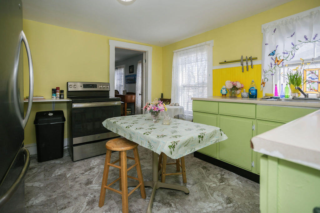 27 Windsor Street Property Photo 3