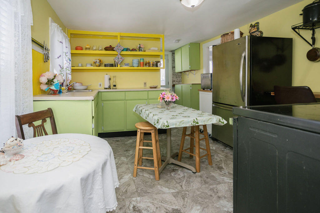 27 Windsor Street Property Photo 6