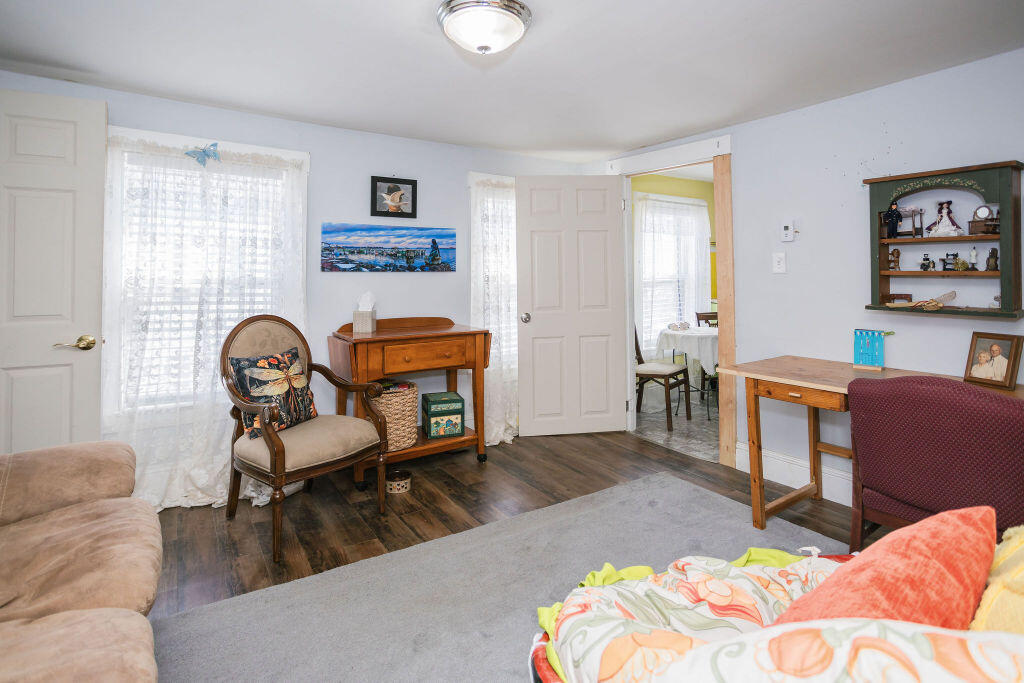27 Windsor Street Property Photo 9