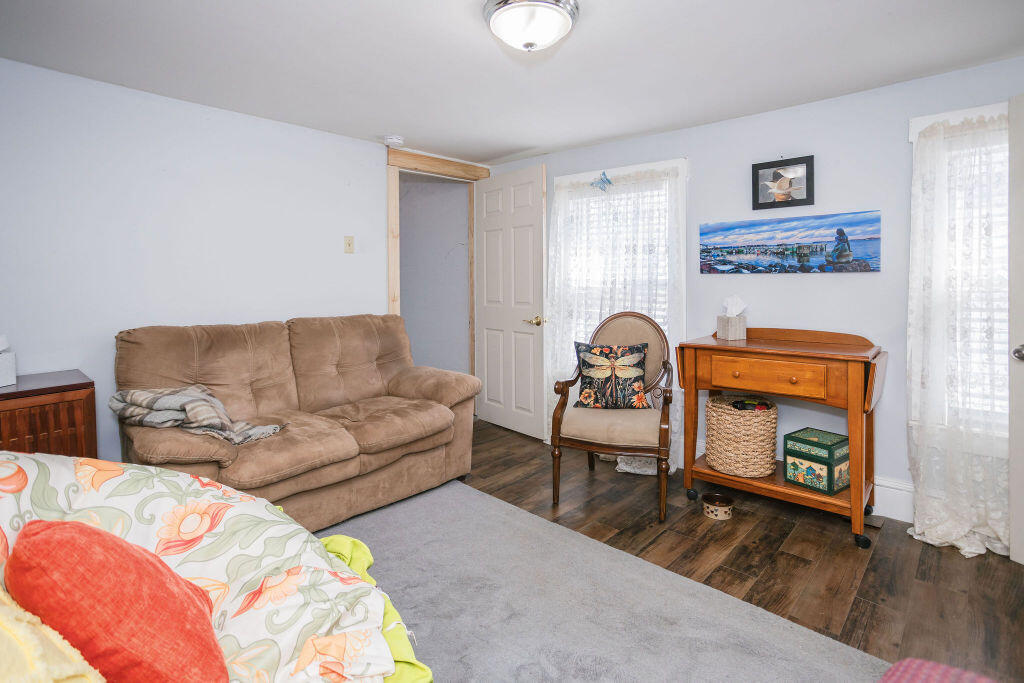 27 Windsor Street Property Photo 10