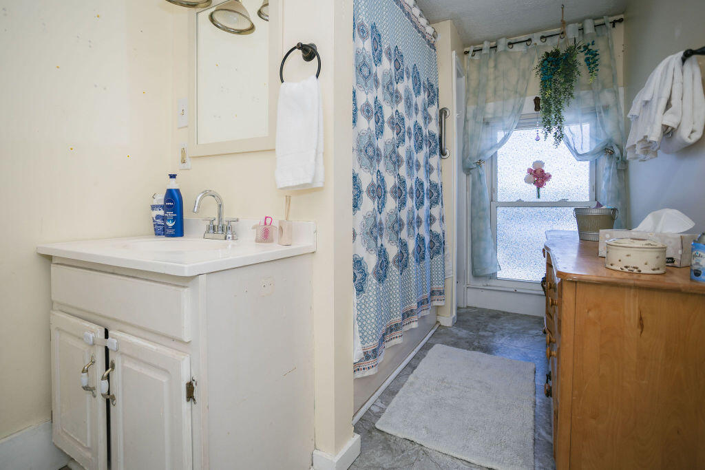 27 Windsor Street Property Photo 22
