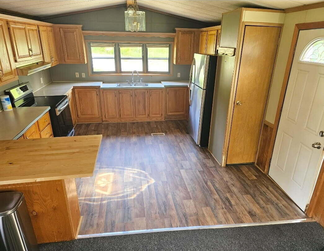 704 Gardiner Road Property Photo 8