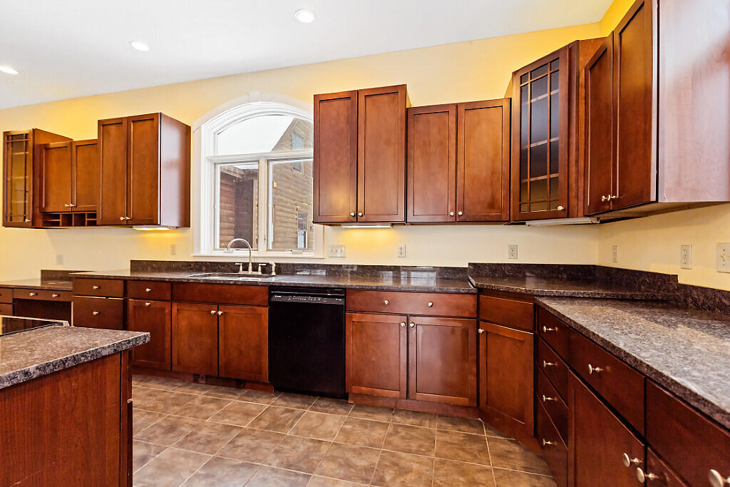 1194 Mercer Road Property Photo 6