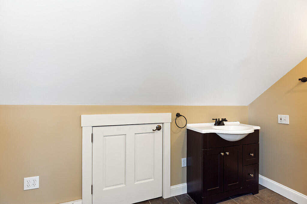 1194 Mercer Road Property Photo 62