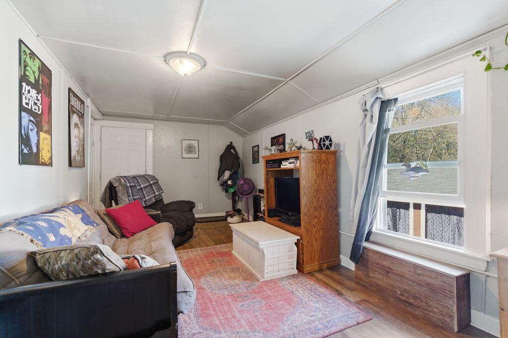 36 King Street Property Photo 6