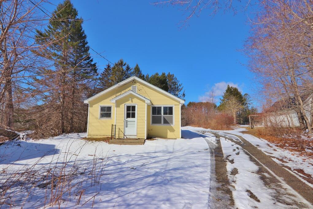 418 Main Road S Property Photo 2