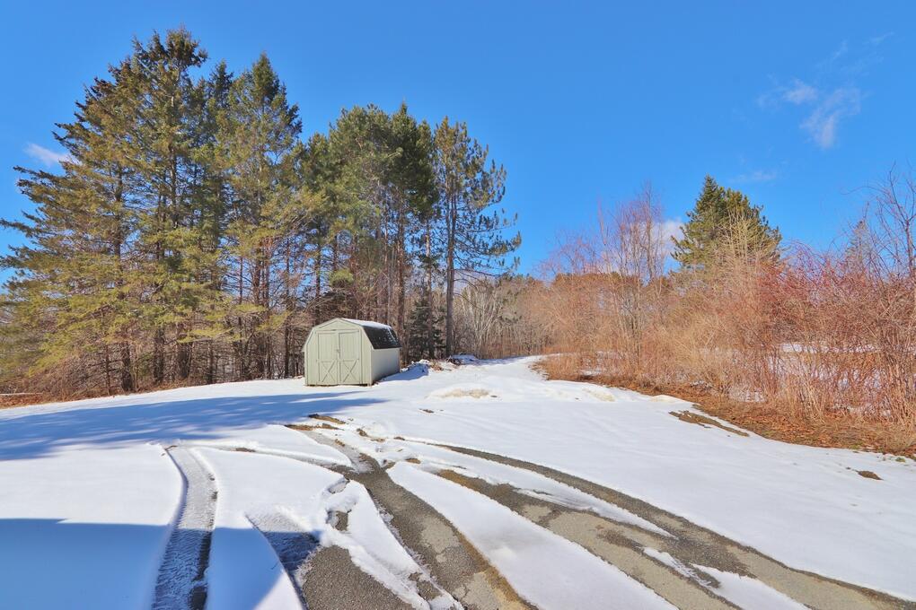418 Main Road S Property Photo 3