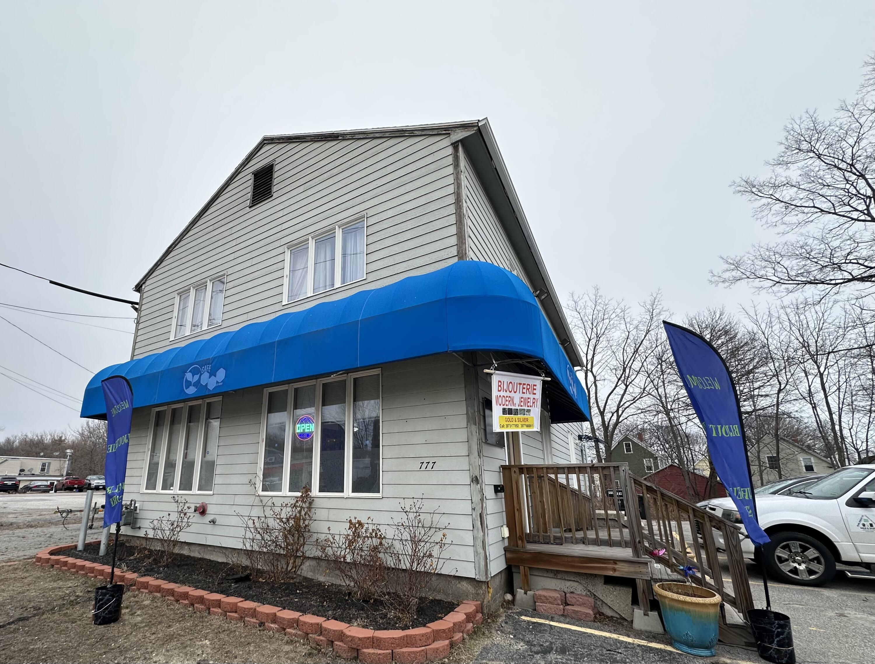 777 Forest Avenue Property Photo 2