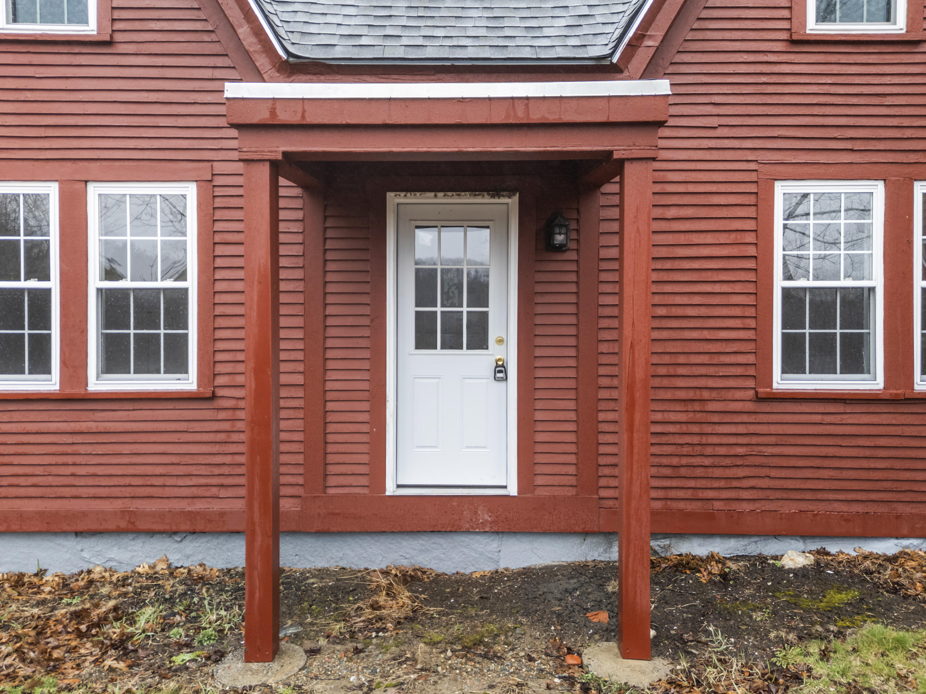569 Middle Road Property Photo 4