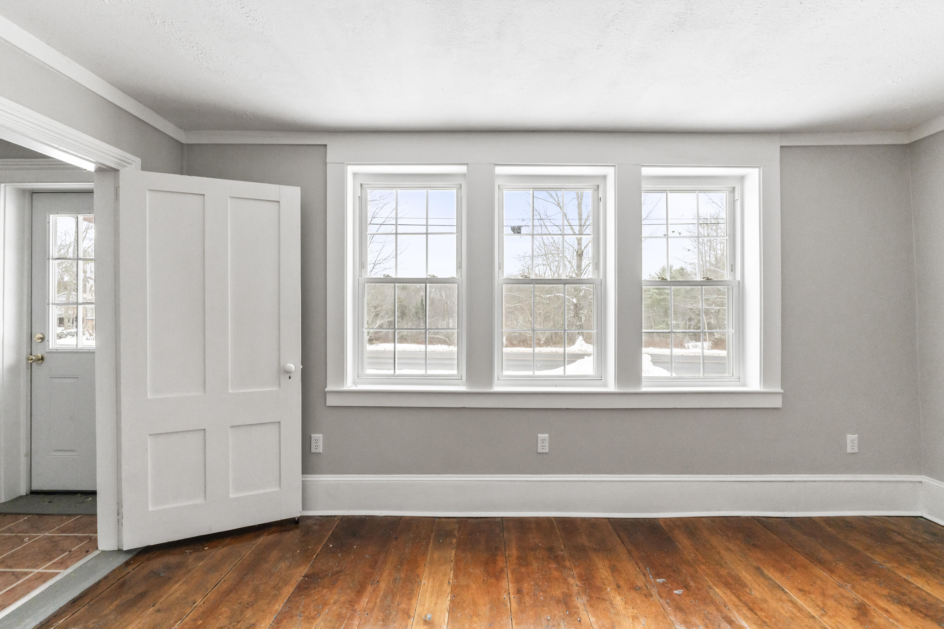 569 Middle Road Property Photo 15