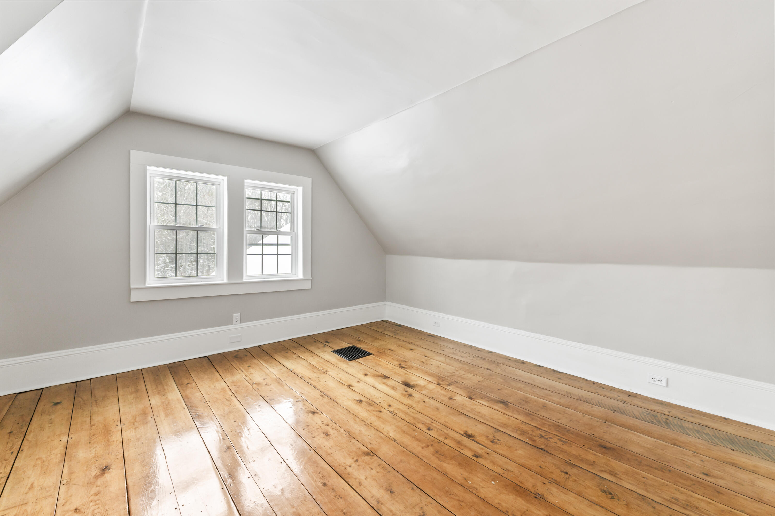 569 Middle Road Property Photo 20