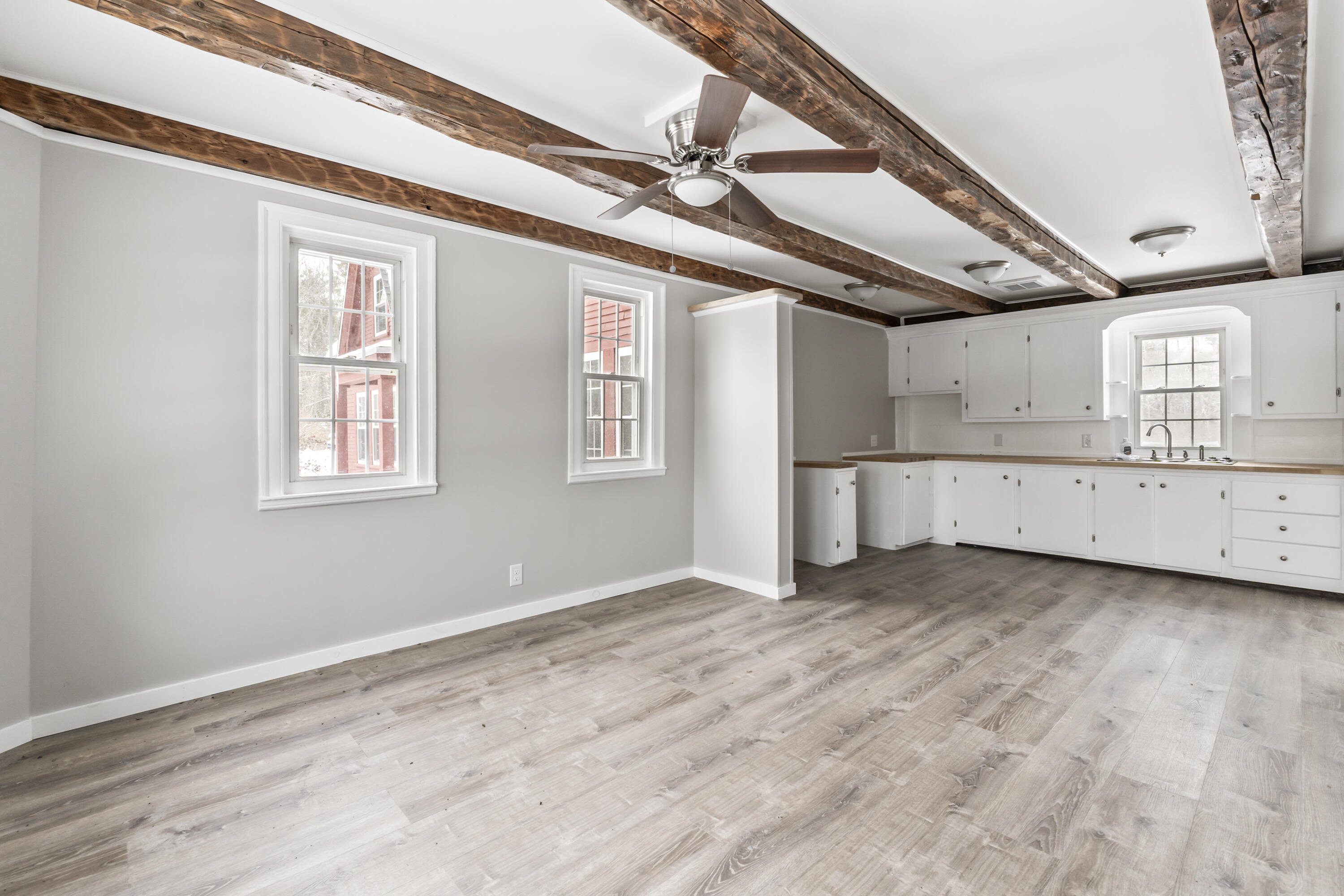 569 Middle Road Property Photo 30