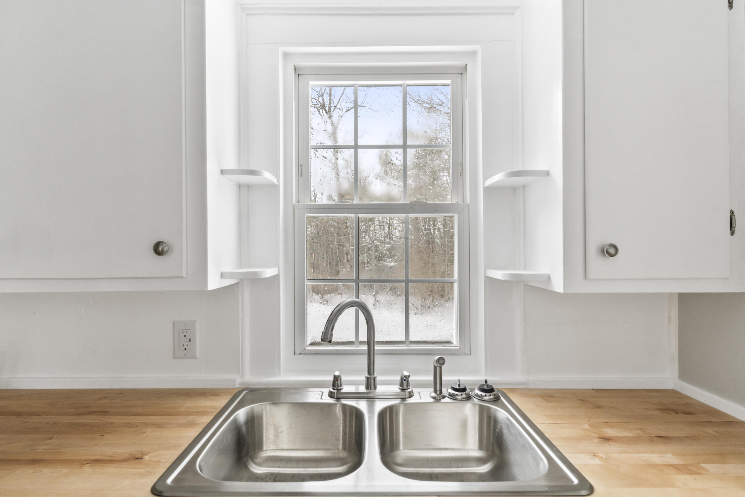 569 Middle Road Property Photo 34
