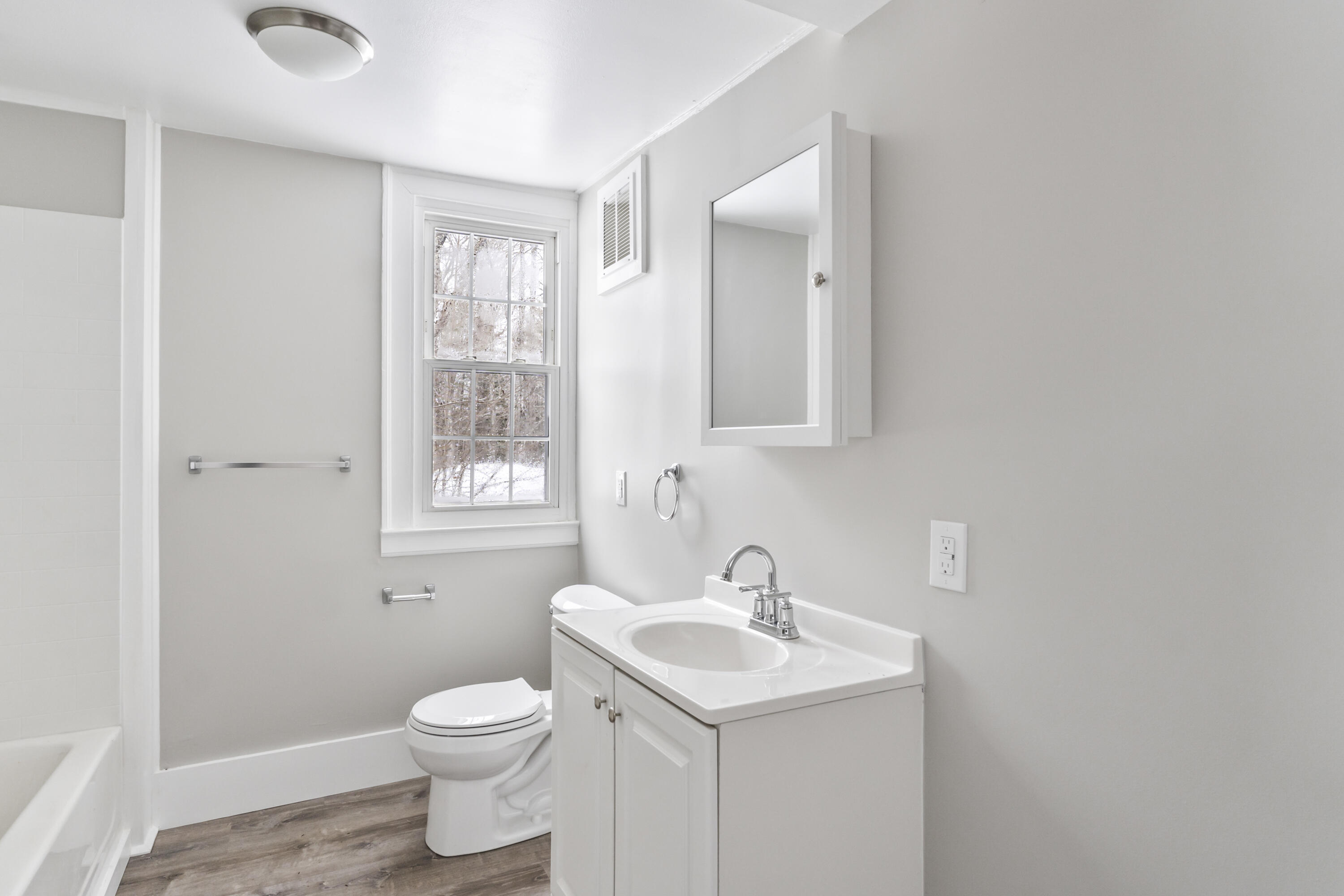 569 Middle Road Property Photo 39