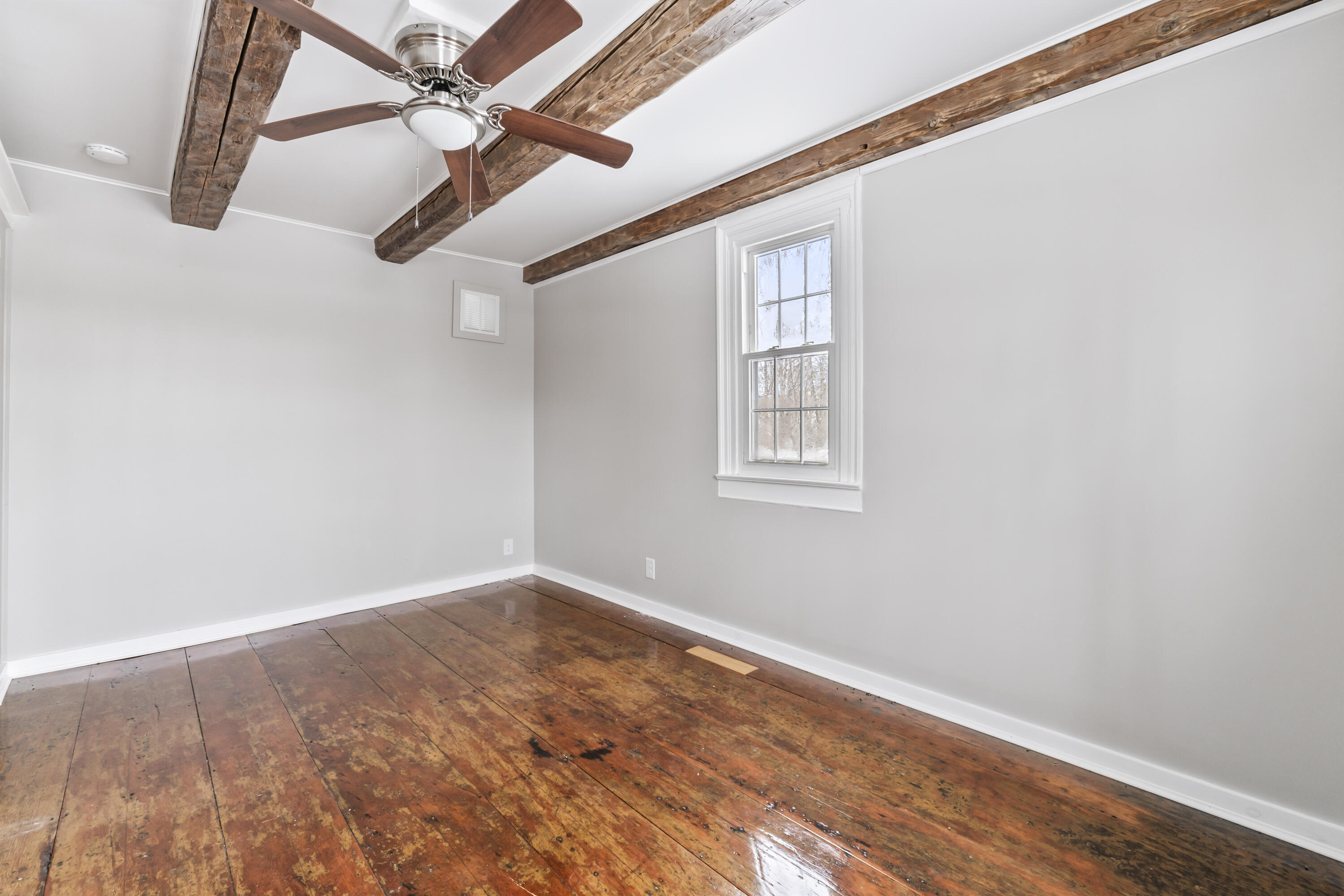 569 Middle Road Property Photo 42