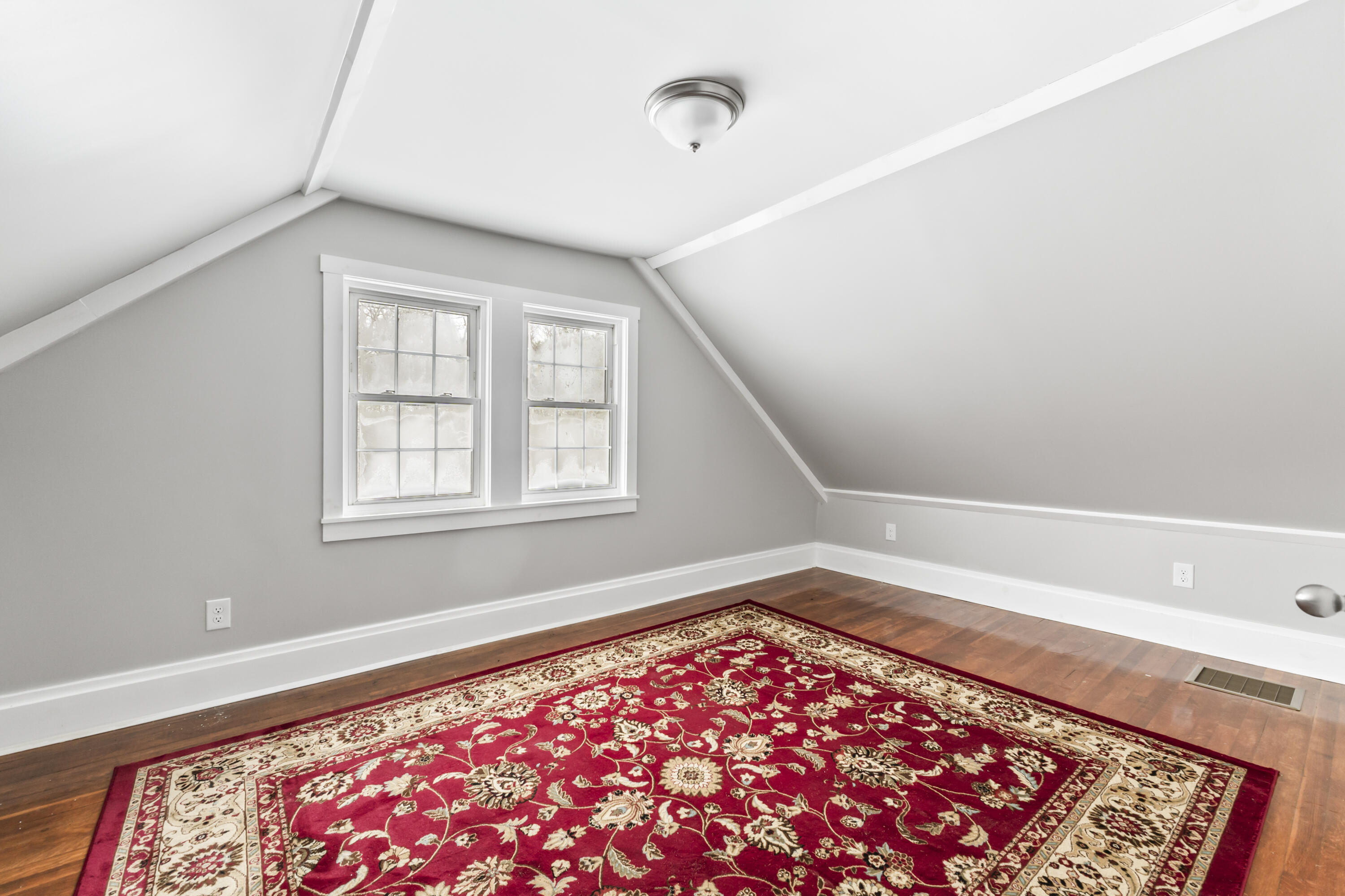 569 Middle Road Property Photo 45