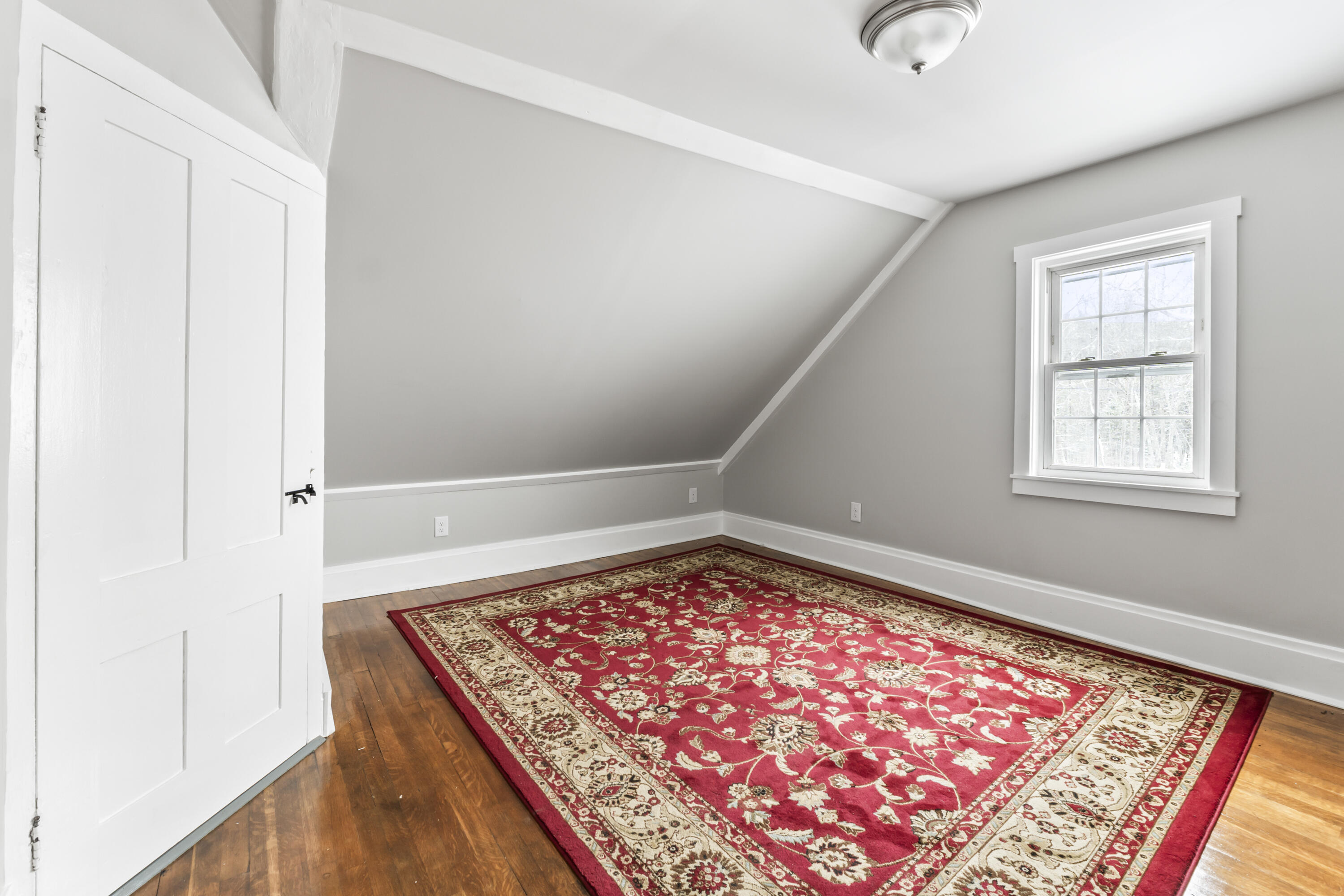 569 Middle Road Property Photo 47