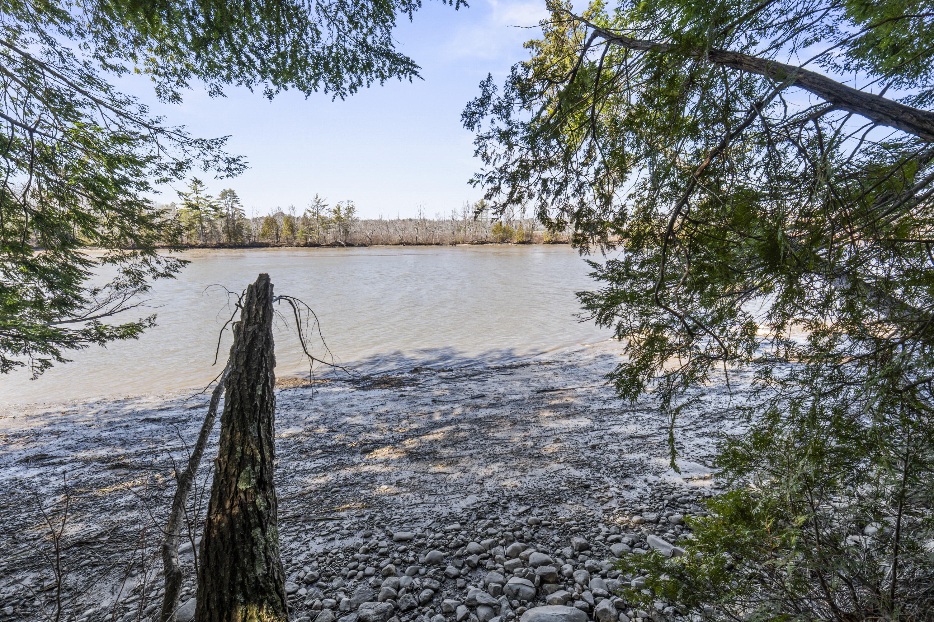 569 Middle Road Property Photo 55