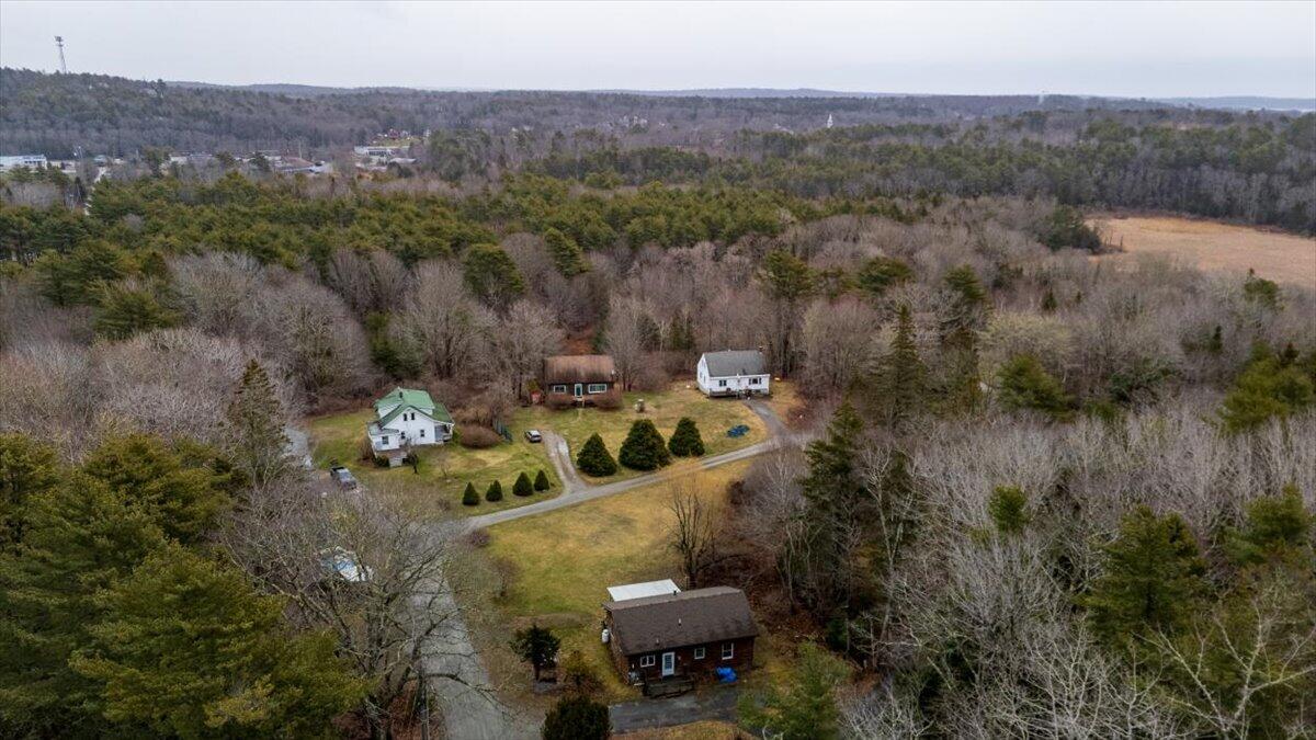 11 Warren Lane Property Photo 6