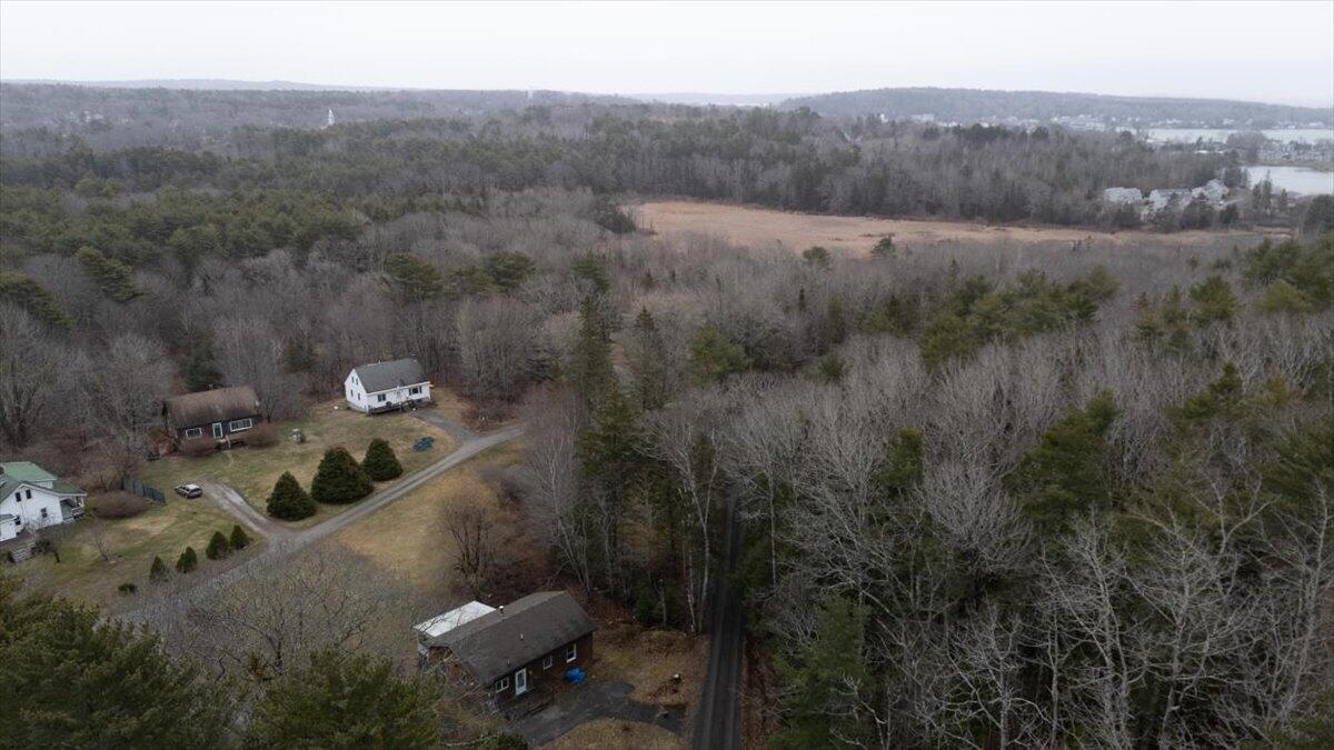 11 Warren Lane Property Photo 7